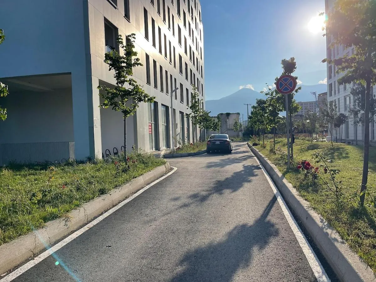 Jona Lovely 2 Bedroom 2 Bathroom Ap Free Parking 地拉那 0*,  阿尔巴尼亚